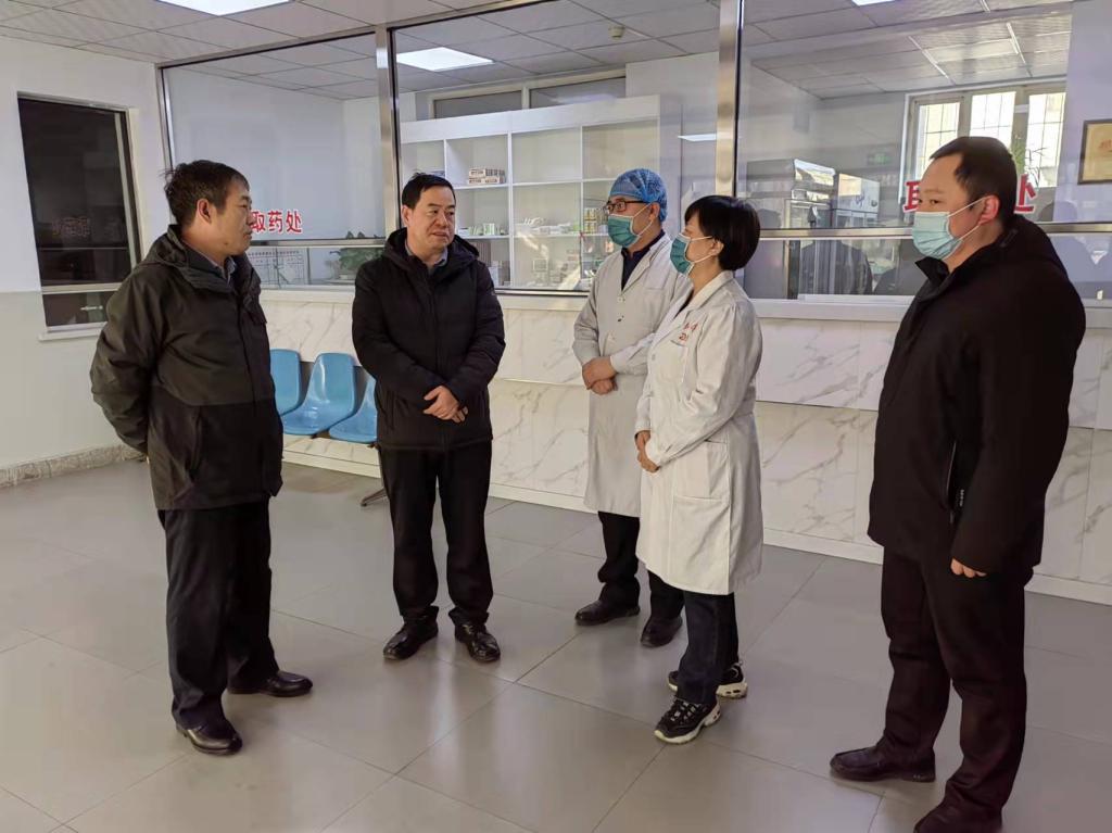 校（院）长张强走访检查元旦假期值班情况