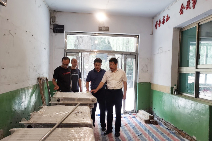 校（院）长张强检查太谷校区暑期维修改造工程进展情况